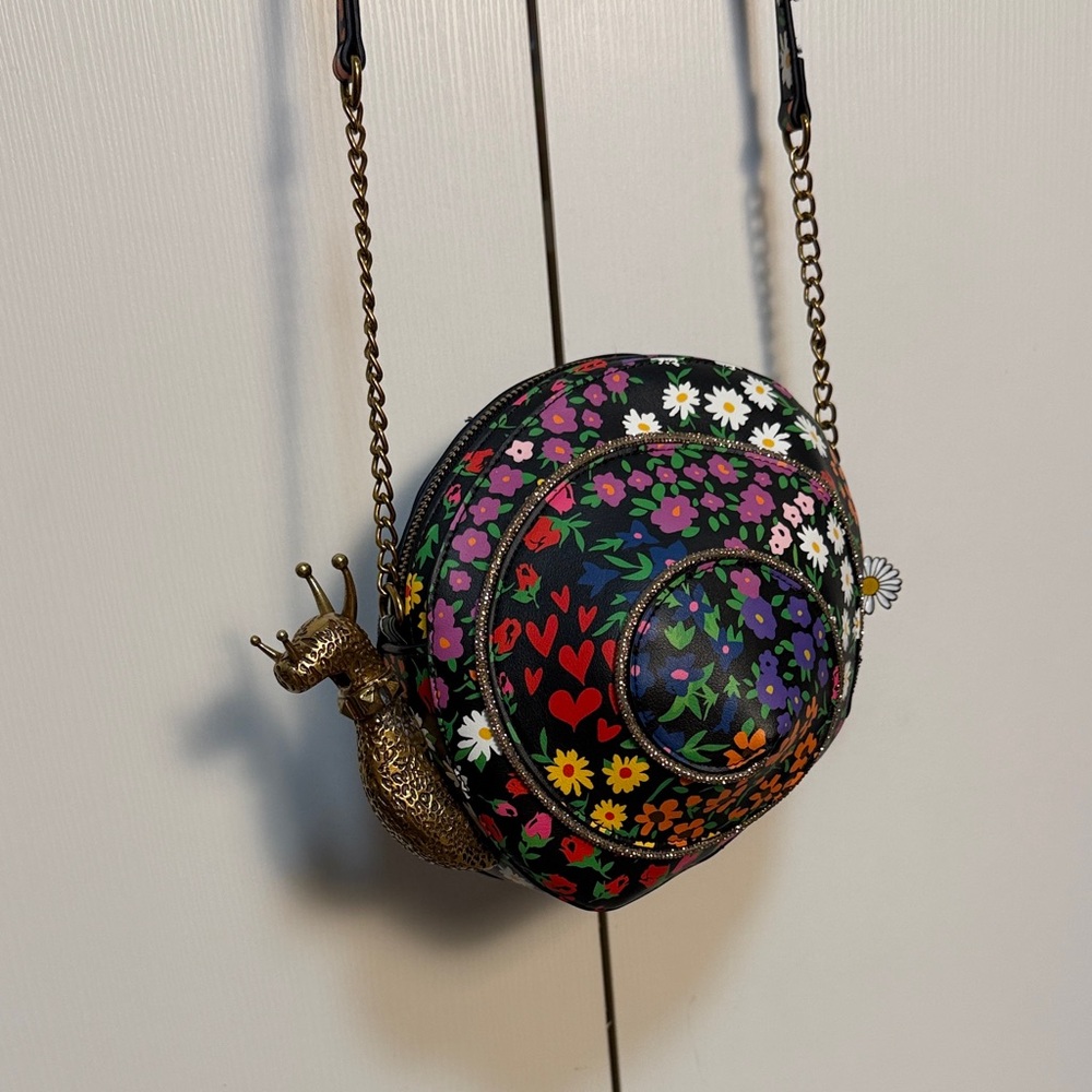 Betsey Johnson Kitsch floral Snailed It snail Crossbody Bag - Picture 5 of 16